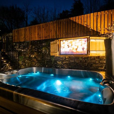 Stunning Cottage Grade 2 Listed With Parking And Hot Tub Боунесс-он-Віндермір Екстер'єр фото