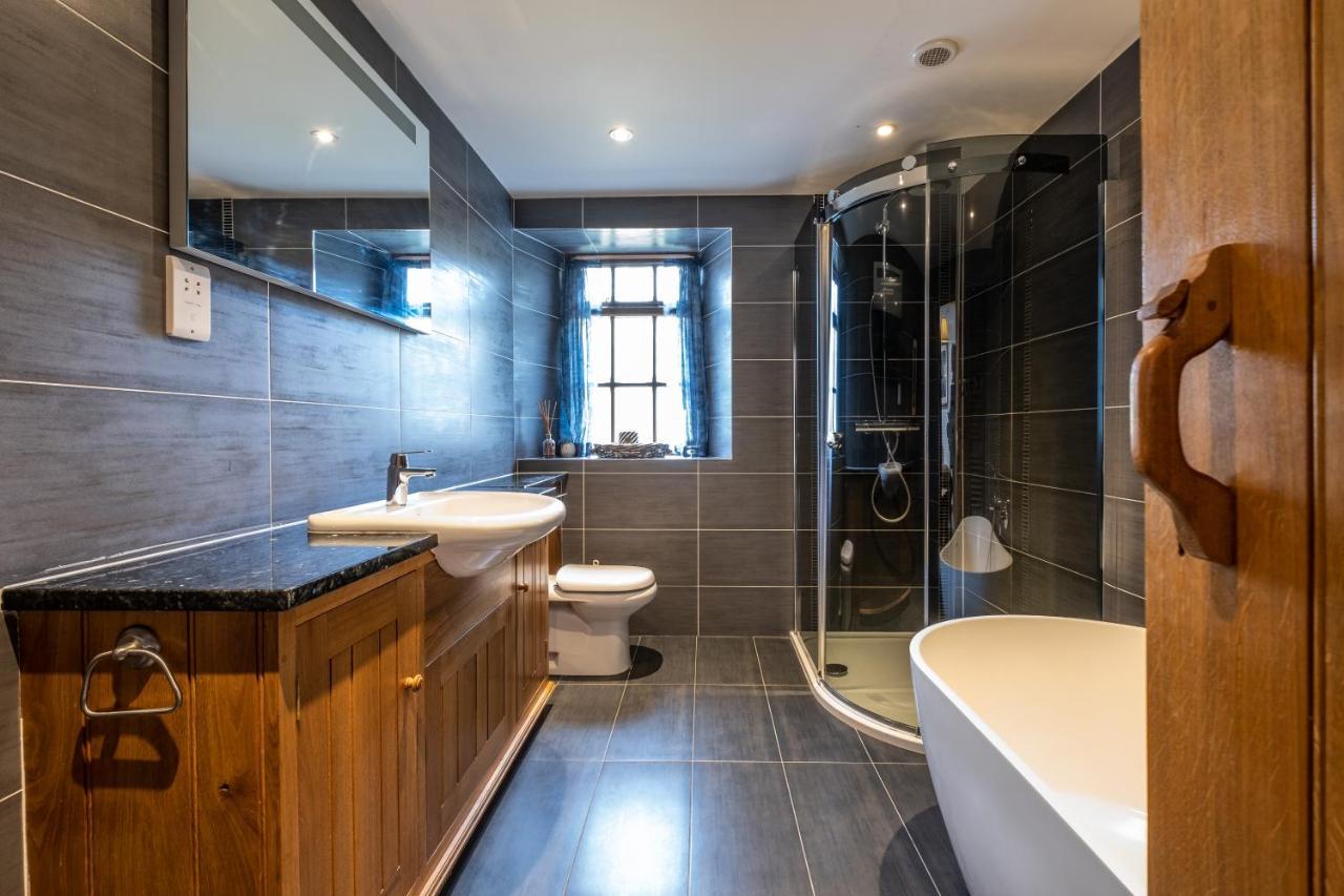 Stunning Cottage Grade 2 Listed With Parking And Hot Tub Боунесс-он-Віндермір Екстер'єр фото