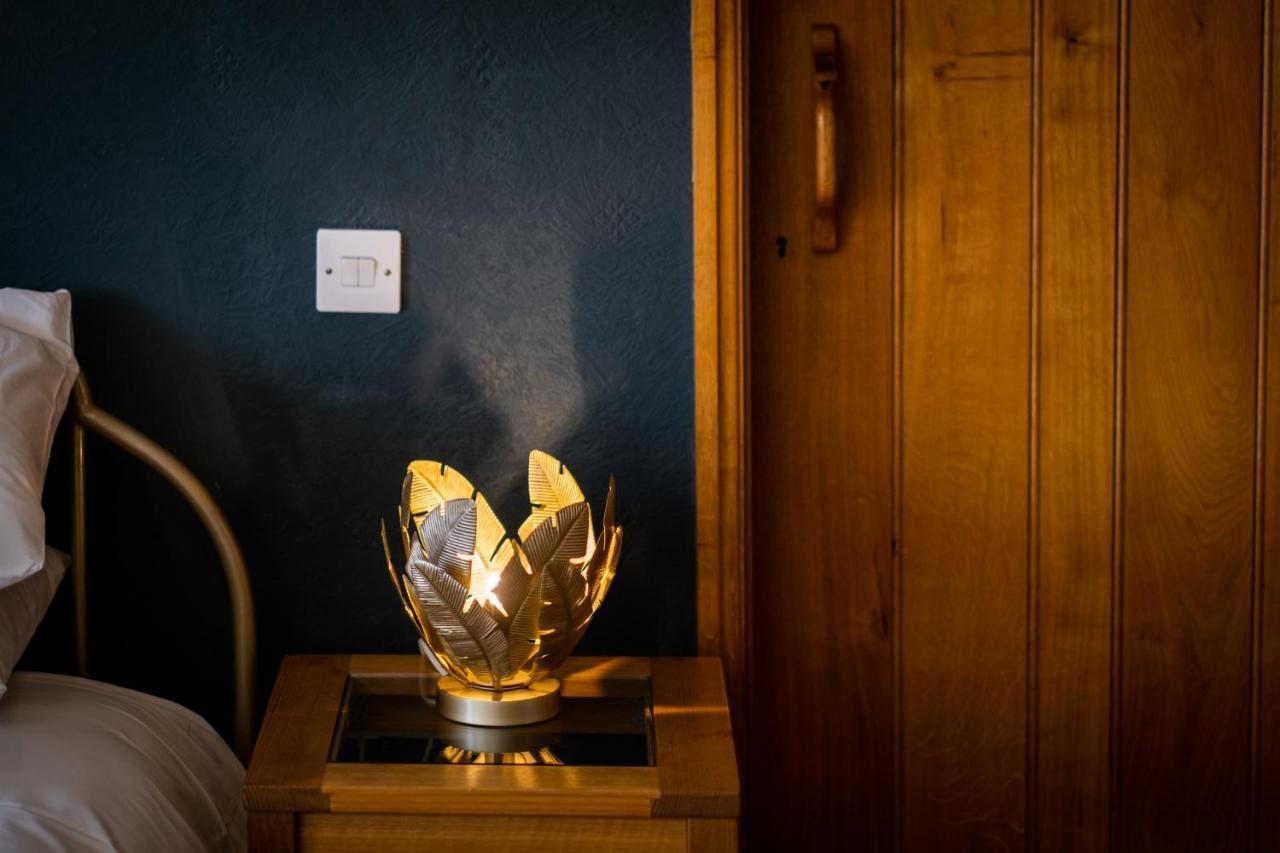 Stunning Cottage Grade 2 Listed With Parking And Hot Tub Боунесс-он-Віндермір Екстер'єр фото