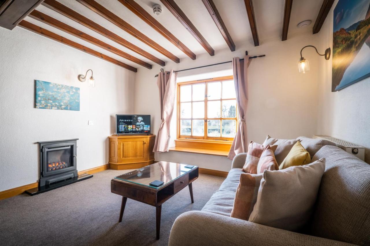 Stunning Cottage Grade 2 Listed With Parking And Hot Tub Боунесс-он-Віндермір Екстер'єр фото