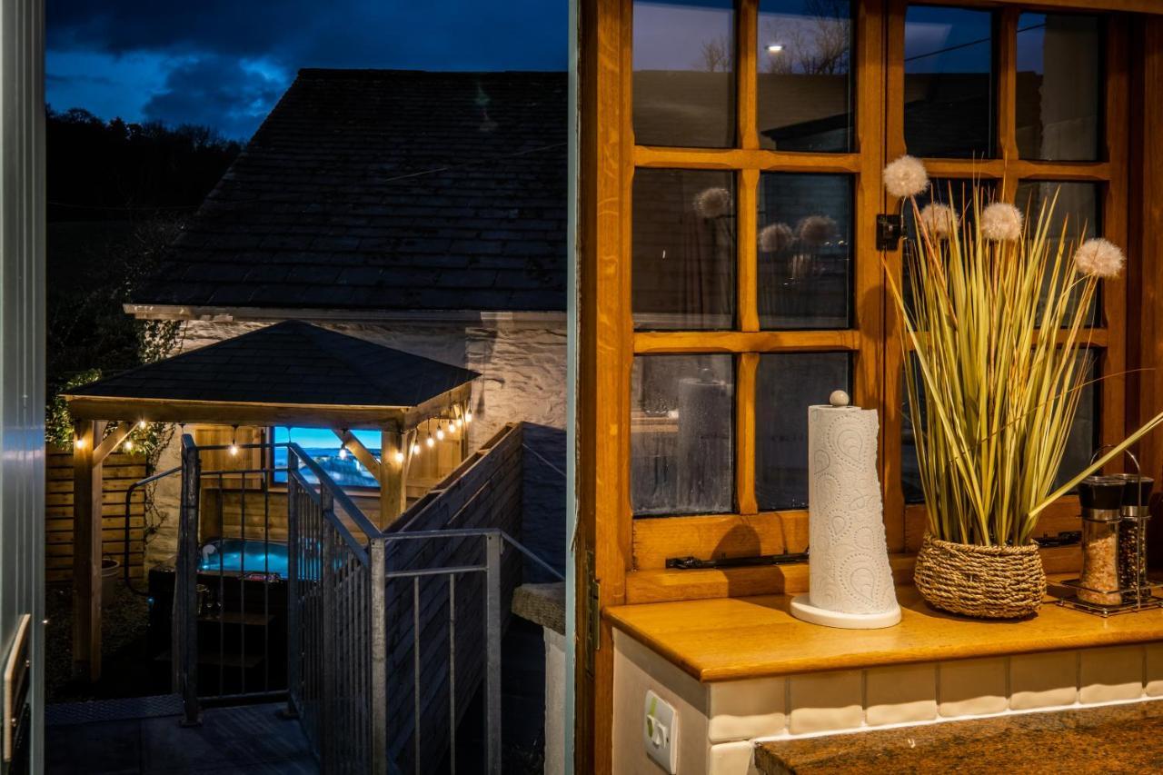 Stunning Cottage Grade 2 Listed With Parking And Hot Tub Боунесс-он-Віндермір Екстер'єр фото