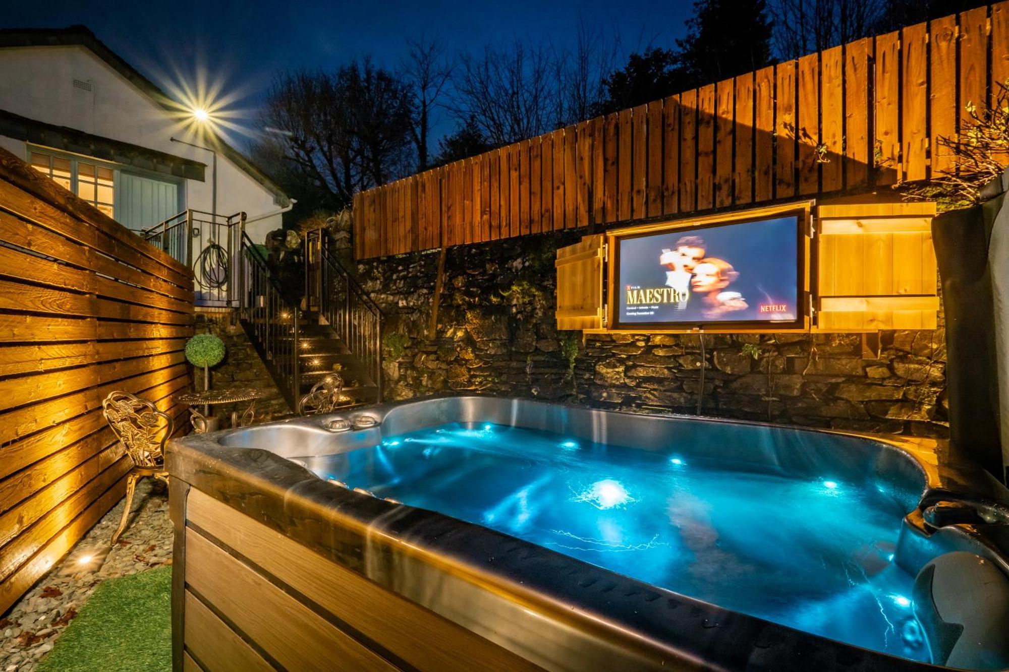 Stunning Cottage Grade 2 Listed With Parking And Hot Tub Боунесс-он-Віндермір Екстер'єр фото