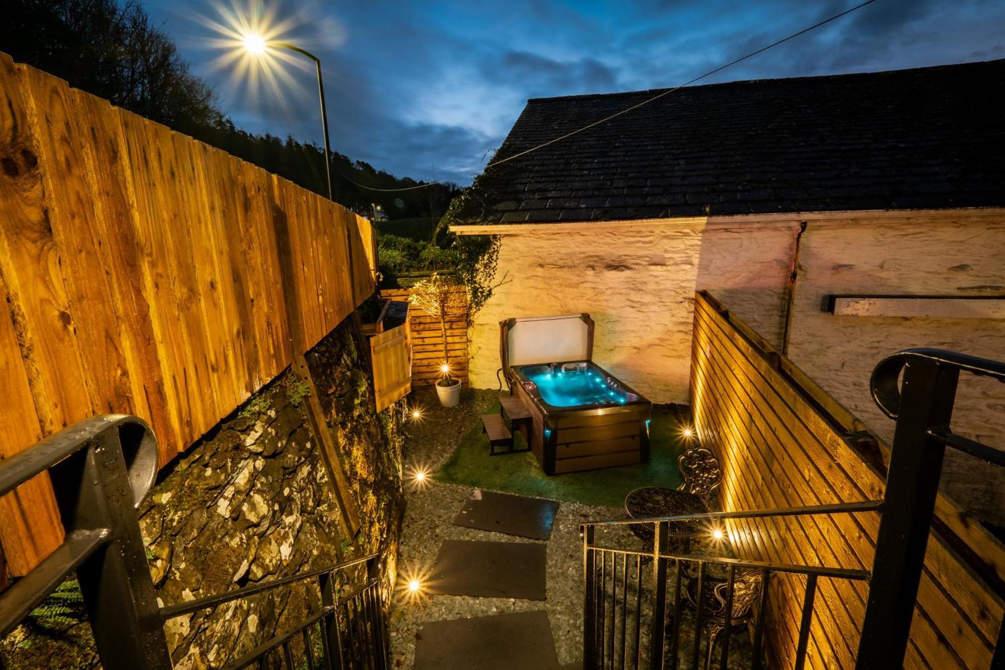 Stunning Cottage Grade 2 Listed With Parking And Hot Tub Боунесс-он-Віндермір Екстер'єр фото
