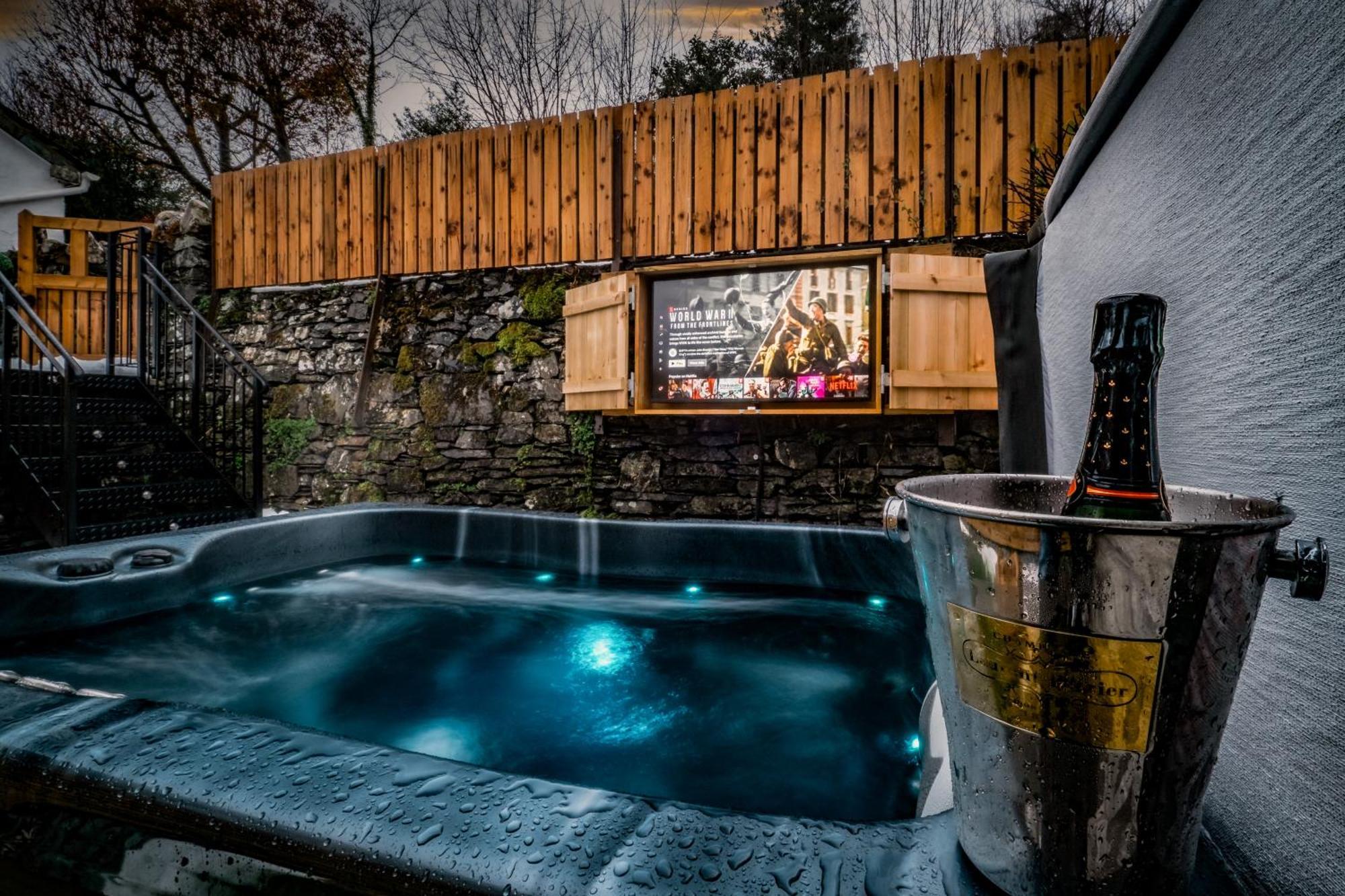Stunning Cottage Grade 2 Listed With Parking And Hot Tub Боунесс-он-Віндермір Екстер'єр фото